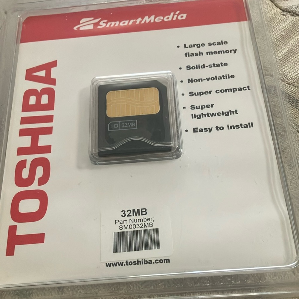 Toshiba 32mb large scale flash memory